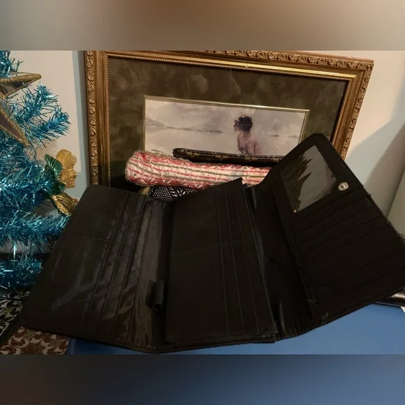 2 black wallets! - Picture 3 of 4